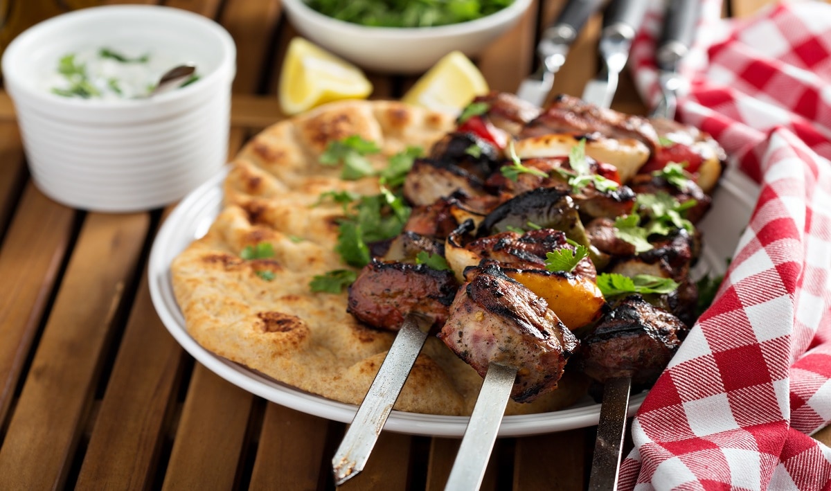 Brochetas de cordero con salsa de tomate india Brochetas de cordero con salsa de tomate india